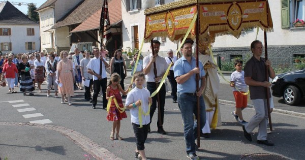 La Fête-Dieu 2024 à BERTRIX – Unité pastorale Notre Dame de Waillimont ...